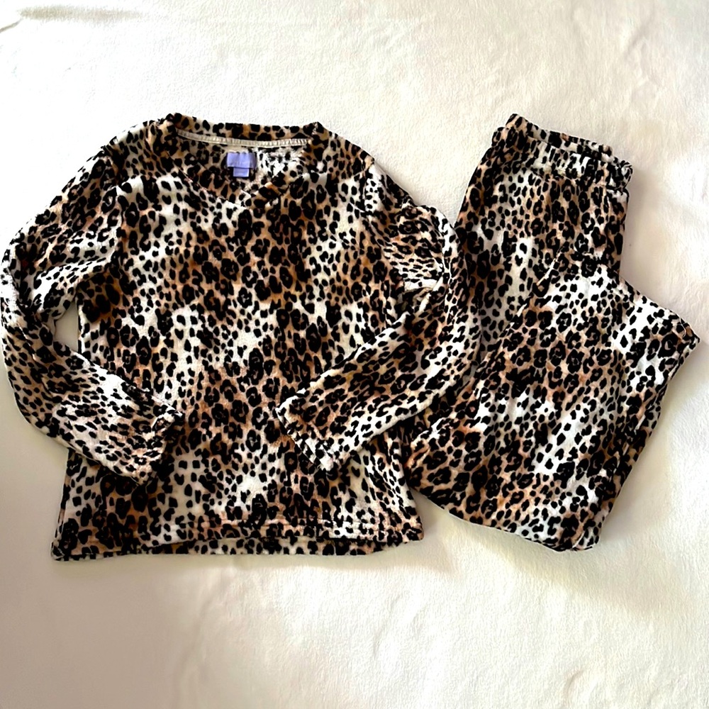 Laura Scott Ladies Plush Animal Print Pajamas. Size small. Like New.
